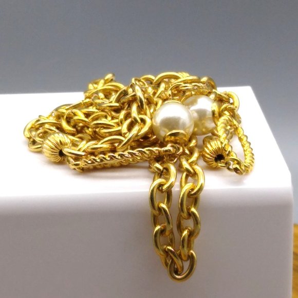 Gorgeous Gold Tone Chain Station Necklace with Faux Pearls and Oval Twisted Link - Picture 5 of 5